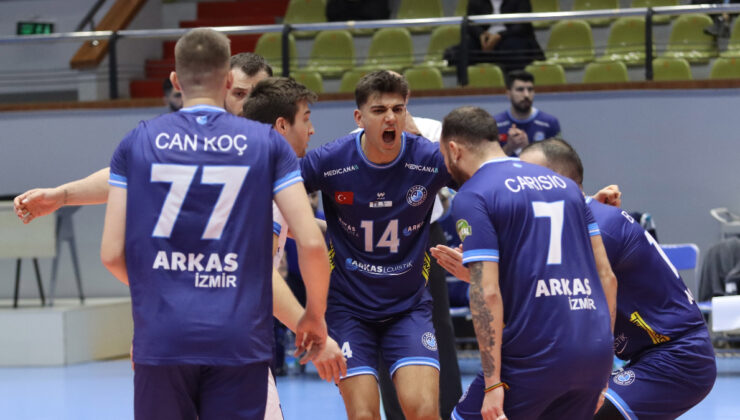 Arkas Spor’da 5 voleybolcu gitti