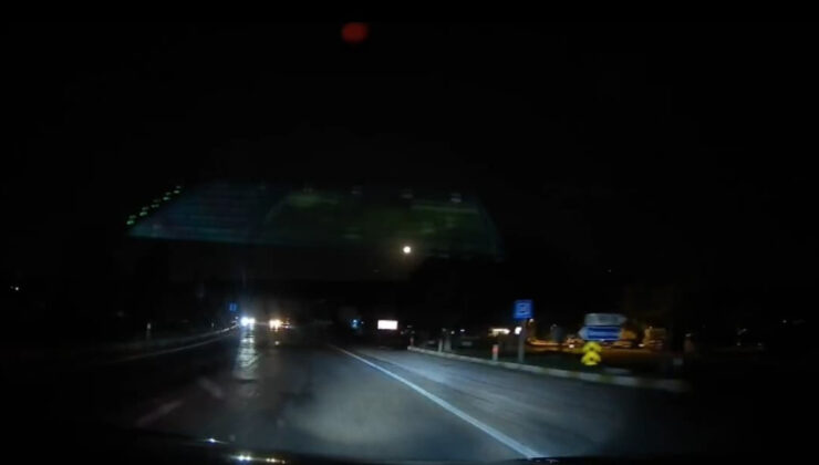 Balıkesir’de tersten gelen araba, faciaya davet çıkardı