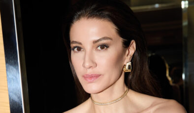 Başak Dizer paylaştı! Kıvanç Tatlıtuğ ve Demet Akbağ’dan kulis pozu