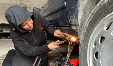 Bayburt’ta endüstrinin tek bayan çırağı 25 yıldır usta eşine çıraklık yapıyor