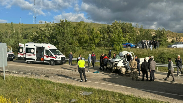 Bayburt’ta tır ile kamyonetin çarpıştı: 1 meyyit
