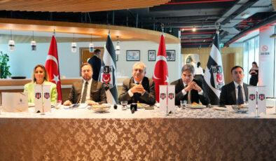 Beşiktaşlı yöneticiler, basın mensuplarıyla bir ortaya geldi