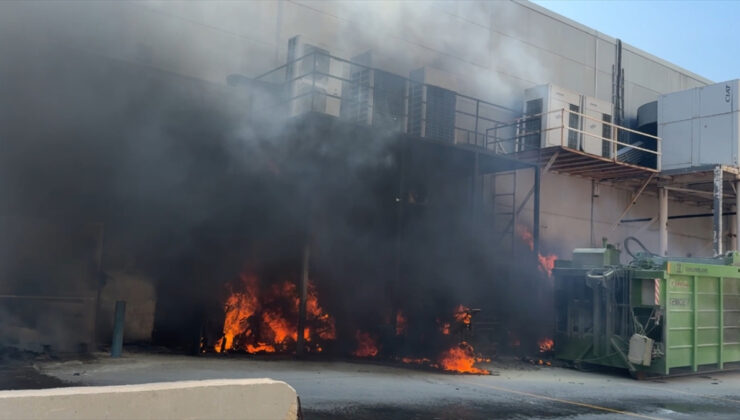 Bodrum’da AVM’nin geri dönüşüm alanında yangın