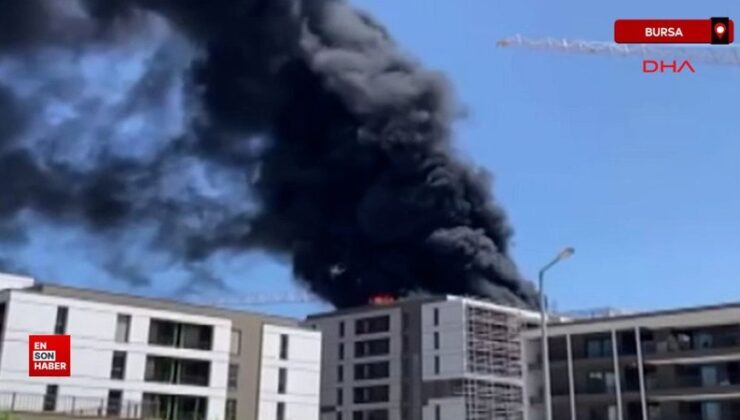 Bursa’da 8 katlı inşaatın çatısında yangın