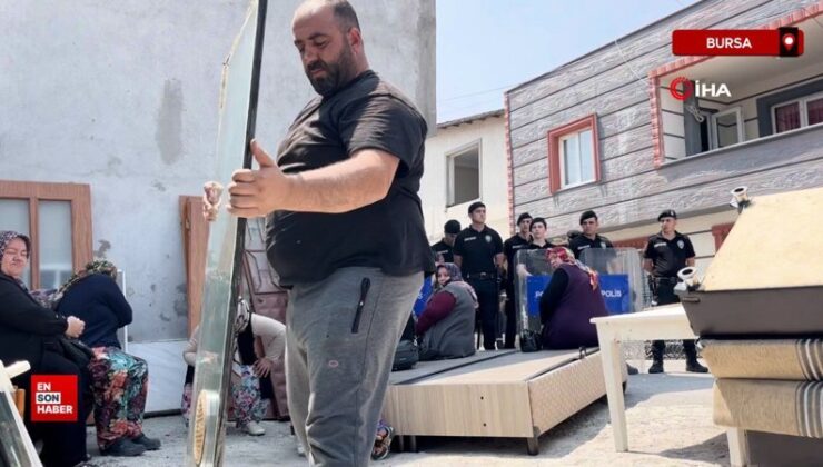 Bursa’da yüksek tansiyon çizgisi altındaki konut yıkılınca 6 kişilik aile sokakta kaldı