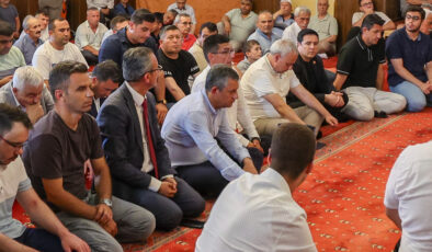 CHP Genel Başkanı Özel, Başkan Zeyrek için düzenlenen mevlidde yer aldı