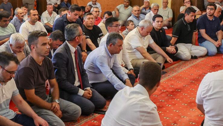 CHP Genel Başkanı Özel, Başkan Zeyrek için düzenlenen mevlidde yer aldı