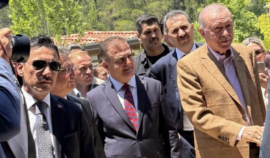 Cumhurbaşkanı Erdoğan’ın yazlık kahverengi ekip elbisesi gündem oldu