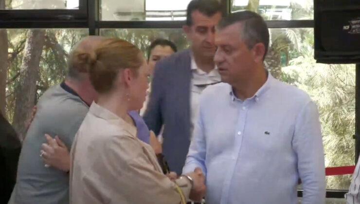 Demet Evgar’dan Ferdi Zeyrek’in ailesine taziye ziyareti