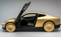 Direksiyonu ve pedalları yok: Tesla Cybercab Paris’te sahne aldı