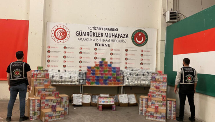 Edirne’de hudut kapısında binlerce kaçak telefon yakalandı