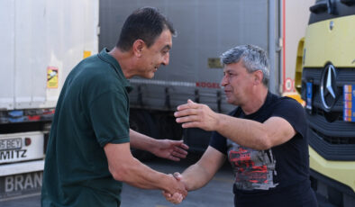 Edirne’de hudutta çıkış sırası bekleyen tır sürücüleri bayramı ailelerinden uzakta kutladı