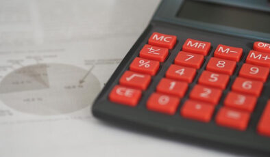 Ekonomistler siyaset faizinin inmesini bekliyor