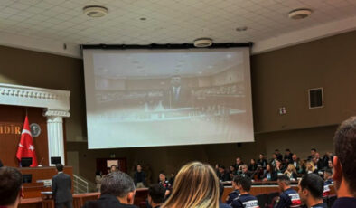 Ekrem İmamoğlu hakim karşısında: Mahkeme salonundan karesi yayınlandı