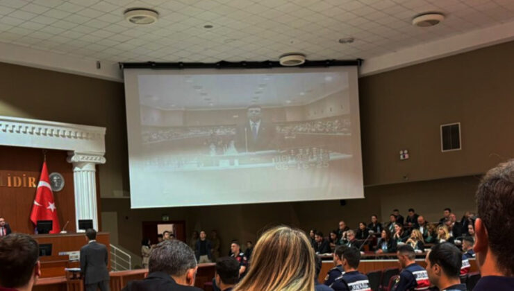 Ekrem İmamoğlu hakim karşısında: Mahkeme salonundan karesi yayınlandı