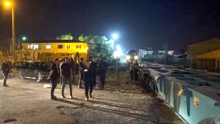 Erzurum’da arabaya tren çarptı