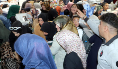 Erzurum’da indirim izdihamı