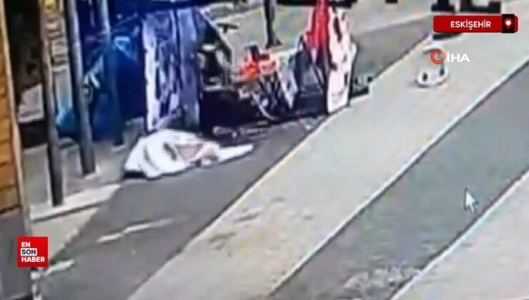 Eskişehir’de AK Parti standına saldıran kuşkulu yakalandı