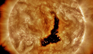 Güneş’te dev bir delik açıldı: Rüzgarlar Dünya’ya yanlışsız ilerliyor