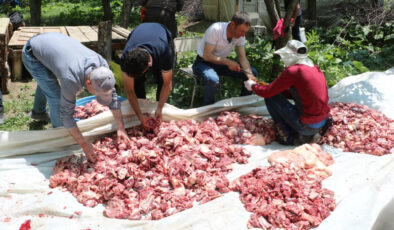 Hakkari’de asırlık gelenek: Kurban eti 200 haneye eşit dağıtıldı