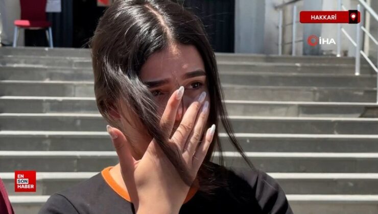 Hakkari’de YKS çıkışı gözyaşlarına boğulan genç kızı annesi teselli etti