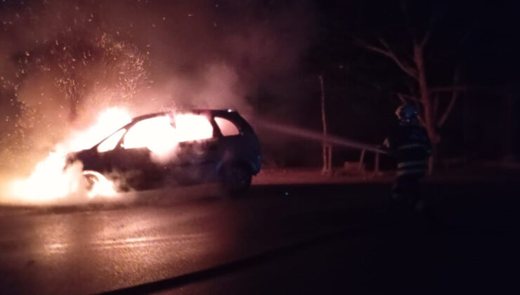 Hatay’da araba alev aldı