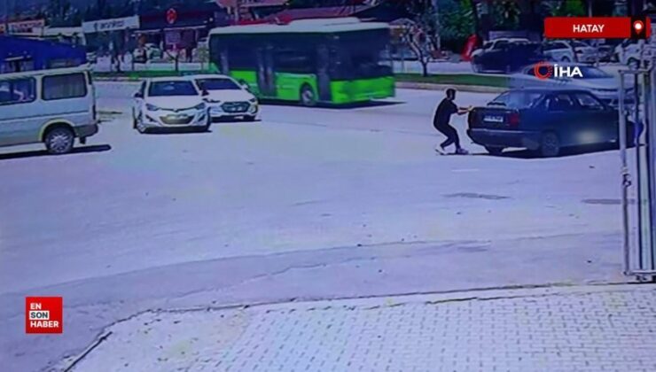 Hatay’da el freni çekilmeyen araba yola fırlayıp otobüsle çarpıştı