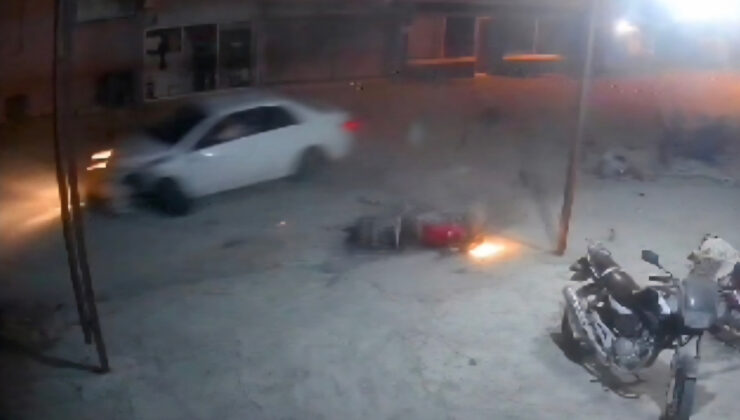 Hatay’da motosikletlere çarpan arabanın şoförü kaçtı
