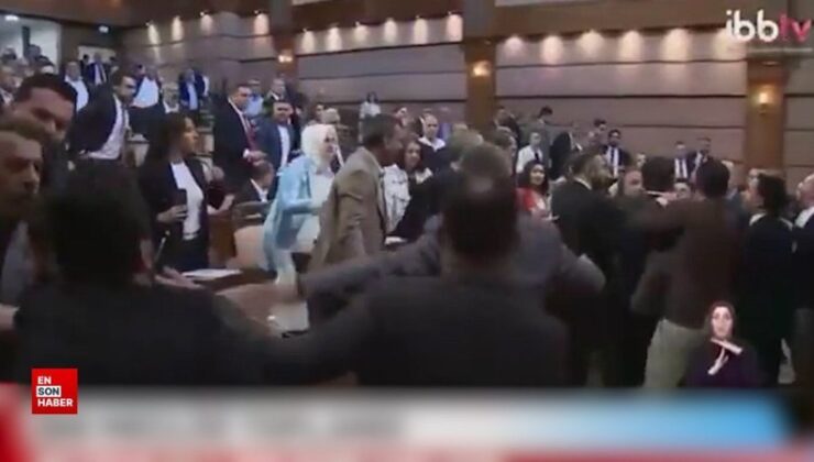 İBB Meclisi’nde AK Partili ve CHP’liler ortasında arbede