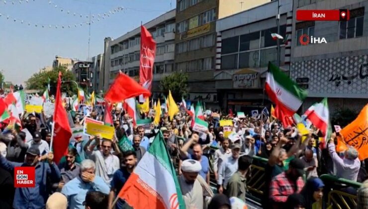 İran’da yüzbinler sokaklara döküldü