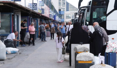 İranlılar ve turistler, İran hava alanının kapatılmasıyla karayolu trafiğini artırdı