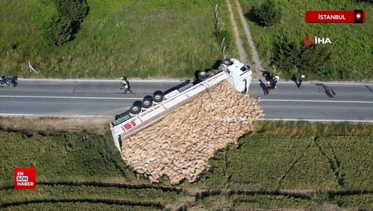 İstanbul Arnavutköy’de patates yüklü tır devrildi