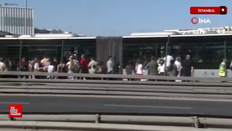 İstanbul Küçükçekmece’de metrobüste yangın paniği