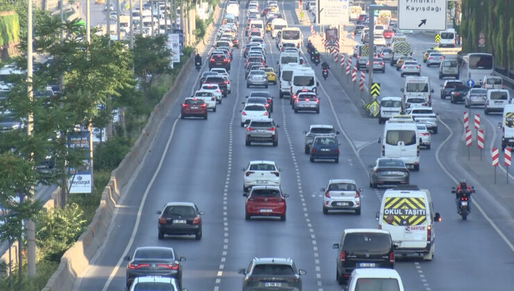 İstanbul’da bayram dönüşü trafik yoğunluğu