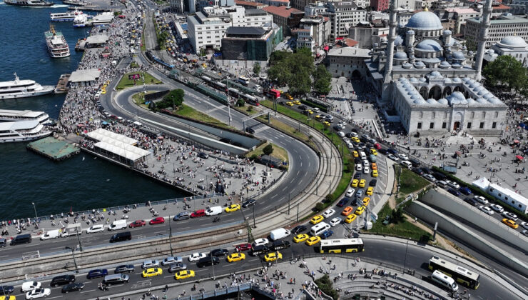 İstanbul’da Tarihi Yarımada’da bayram yoğunluğu yaşanıyor