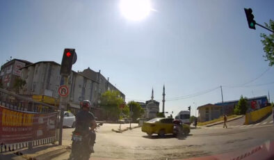 İstanbul’da U dönüşü yapan taksi, motosikletle çarpıştı