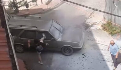 İstanbul’da yanan aracını parçaladı