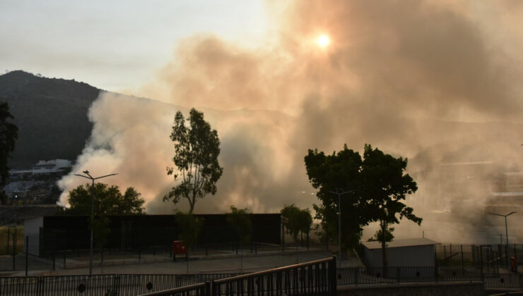 İzmir Karşıyaka’da çöplükte yangın