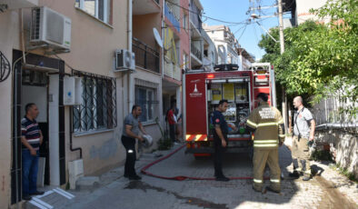 İzmir’de 3 katlı binada yangın: 15 yaşındaki kızı komşuları kurtardı