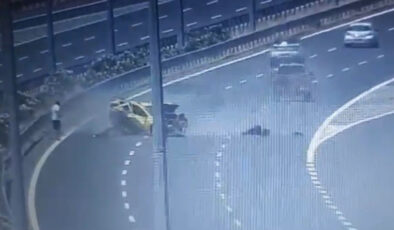 İzmir’de kazaya karışan taksiye araba çarptı: 1 meyyit