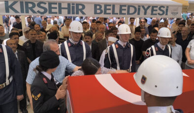 İzmir’de uzman çavuş ve eşi trafik kazasında hayatını kaybetti