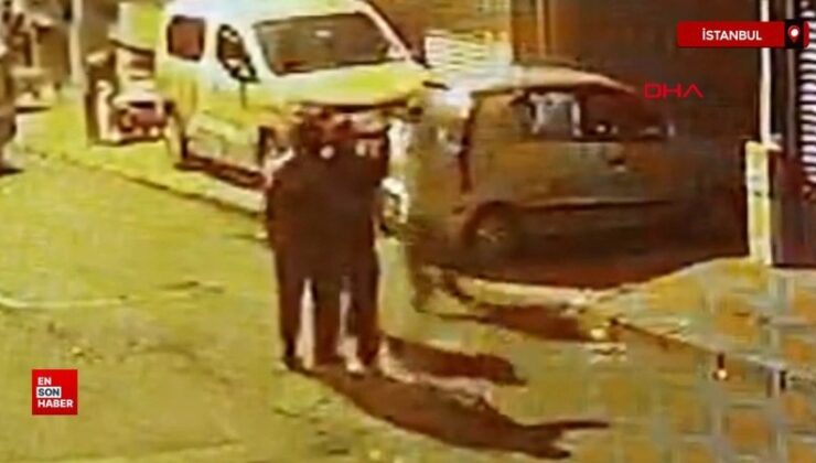 Kağıthane’de hengamede tek yumrukla aracın camını patlattı