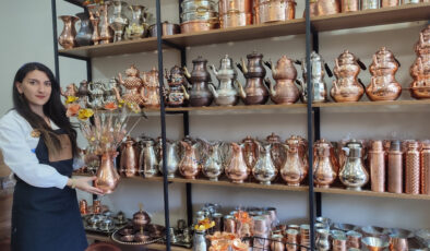 Kahramanmaraş’ın tek bayan bakır ustası dikkat çekiyor