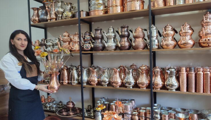 Kahramanmaraş’ın tek bayan bakır ustası dikkat çekiyor