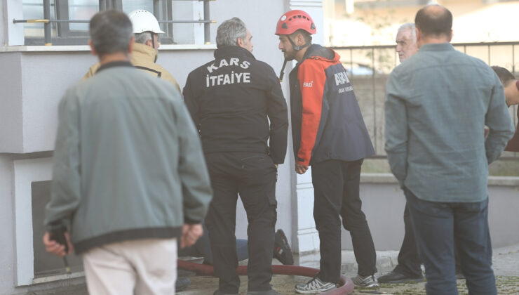 Kars’ta patlama yaşanan binada yangın çıktı