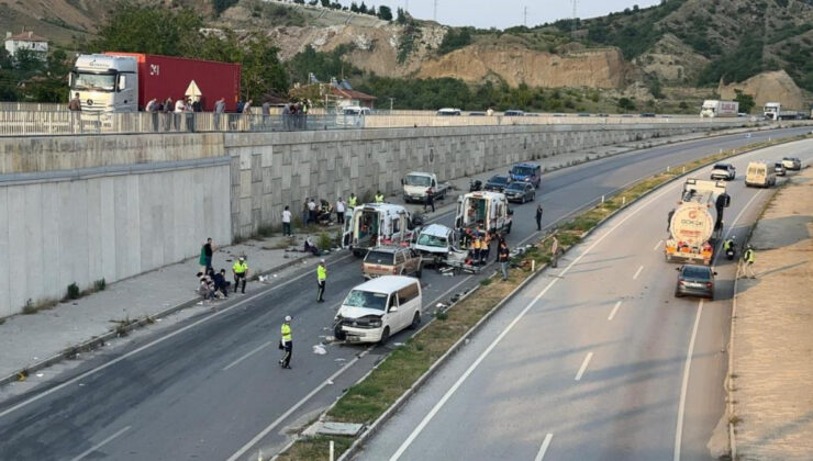 Kastamonu’da 3 araç birbirine girdi: 9 yaralı