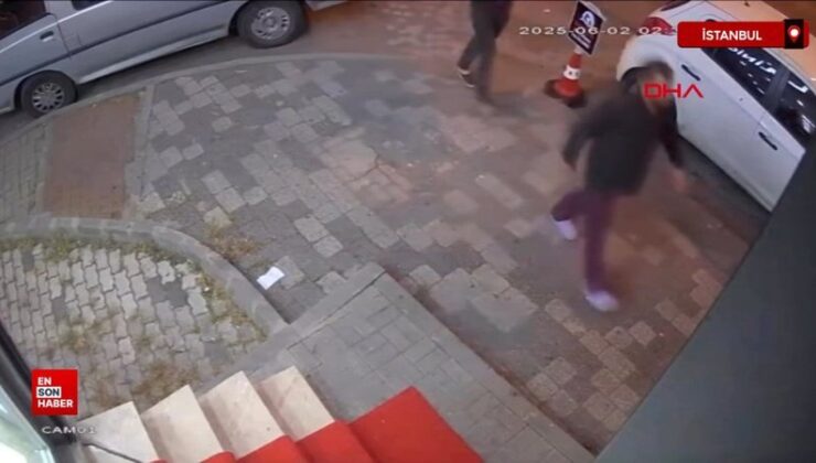 Küçükçekmece’de tartıştığı eski çalışanını satırla kovaladı