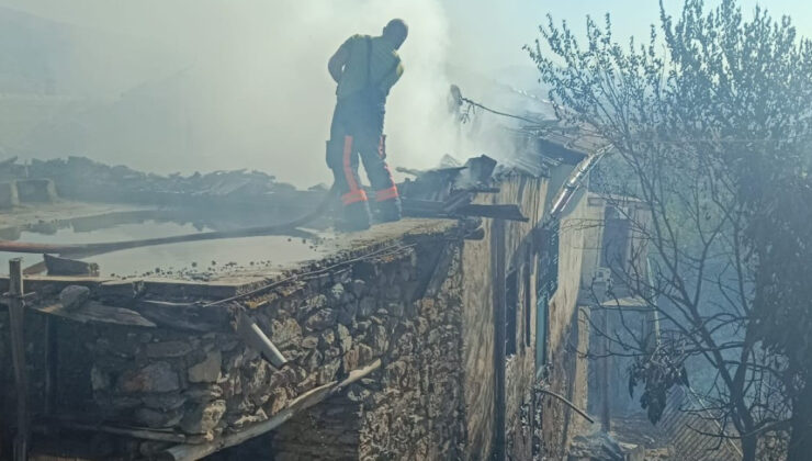 Malatya’da örtü yangını: İki konut kül oldu