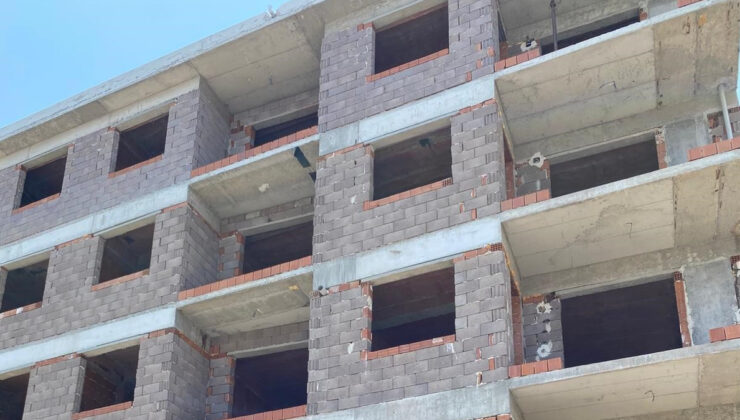 Manisa’da 5. kattan düşen inşaat çalışanı hayatını kaybetti