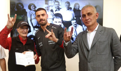 Merih Demiral: Bozkurt pozunu Aziz Sancar istedi